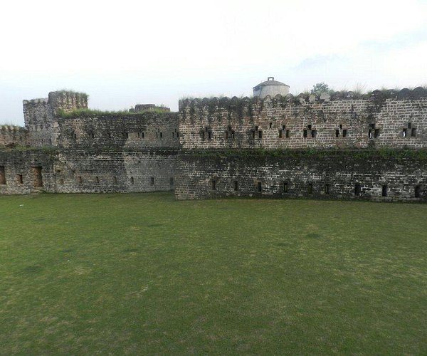 File:Nurpur-Dhameri Fort.jpg
