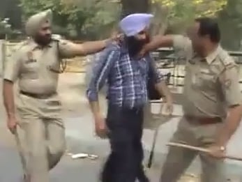 File:Punjab police desecrate Sikh's turban 21.jpg