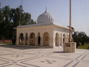 Gurdwara Rurri Sahib Eimanabad Gujranwala Pakistan - domed building.jpg