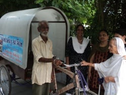 AN 84 YEARS OLD LASSI VENDOR RENDERS THE SERVICE OF DOING CREMATION OF UNCLAIMED DEAD BODIES HAS BEEN GIVEN A CYCLE RICKSHAW TO TRANSPORT THE DEAD BODY.