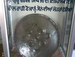 Shield with which Guru Gobind Singh Ji distributes money among his army