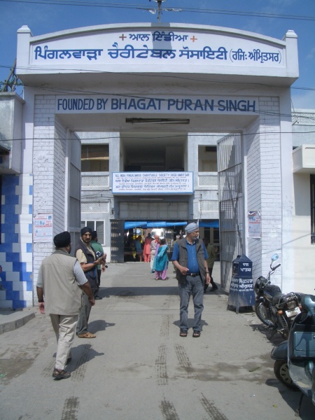 File:Pingalwara Main Gate.jpg