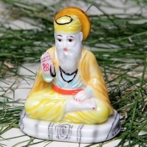 Idol Guru Nanak.jpg