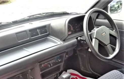 Daihatsu Mira TR-XX Limited (1989) Cockpit