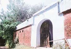 Entrance of the Historic Naraingarh Fort.jpg