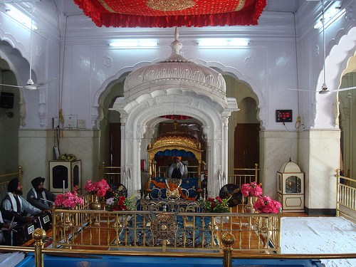 File:Inside main darbar sahib, Fatehgarh Sahib.jpg