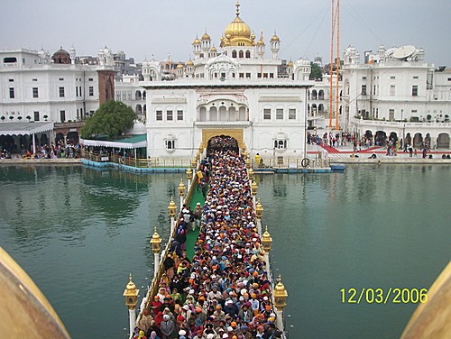 File:View from top of golden temple.jpg