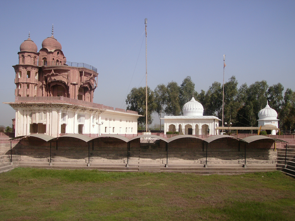 Inside the dry Pool Of Gurdwara Rurri Sahib