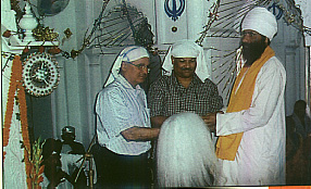 Baba Sukha Singh ji (Sarhali) presenting a golden Chaur Sahib for Gurdwara Nanakshashi (Dhaka) to Deputy High Commissioner..jpg