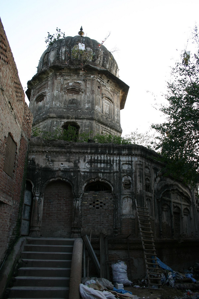 Samadh of Mahan Singh Sukerchakia, in Gujranwala.jpg