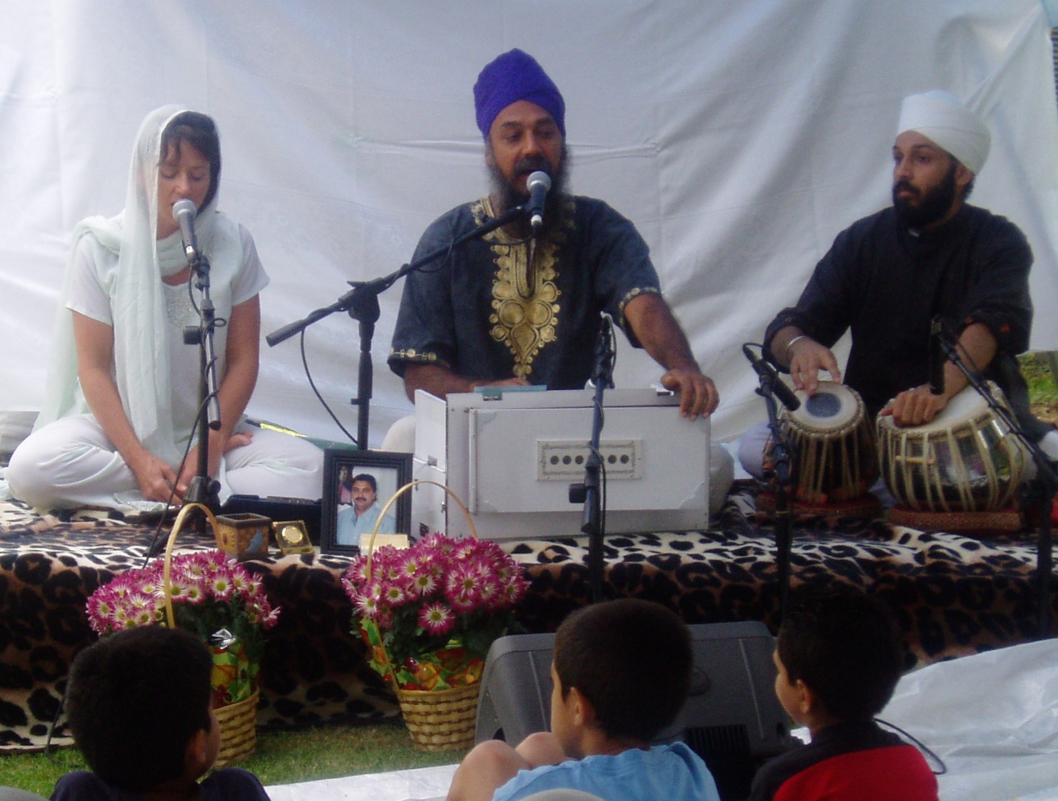 Kirtan vancouber 2005.jpg