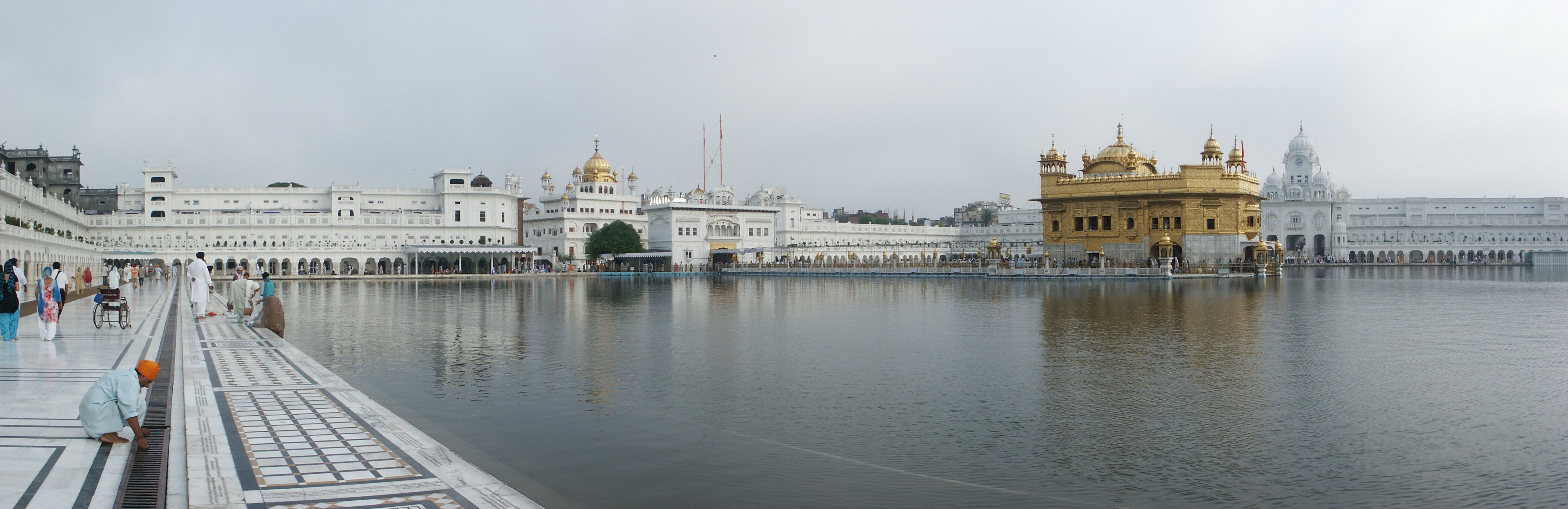 GoldenTemplePanorama.jpg