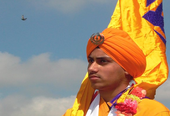 SikhBoyNishanSahibM.png