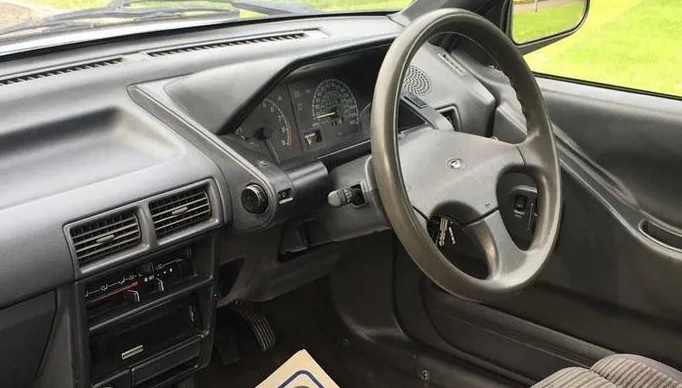 Daihatsu Charade GTti (1987) Cockpit