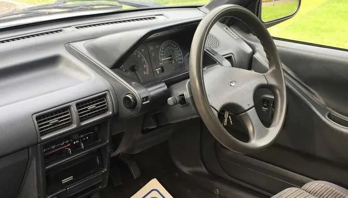 File:Daihatsu Charade GTti (1987) Cockpit.jpg