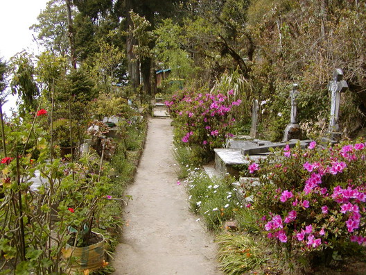 File:Darjeeling Cementary 005.jpg