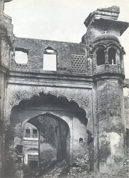 Darwaza, to Haveli of Sham Singh Attari..gif