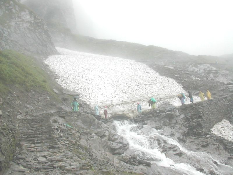 File:Yatra Glacier on the way.jpg