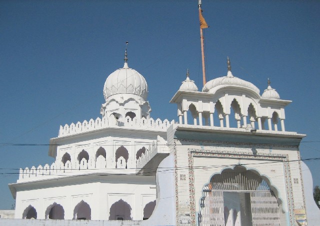 File:Gurudwara Shri Qila Holgarh.jpg
