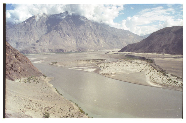 File:Indusbehindskardu.jpg