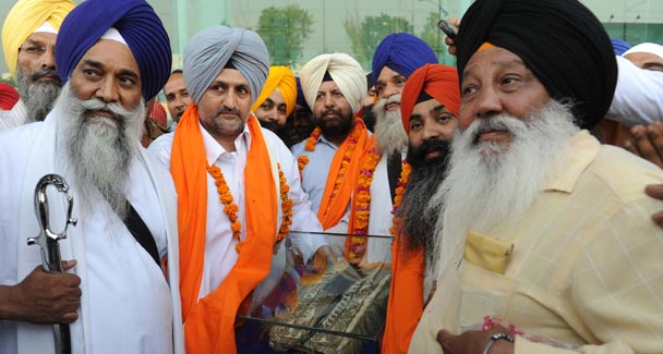 File:012 Kalgi of Guru Gobind Singh Ji-AFP Photo.jpg