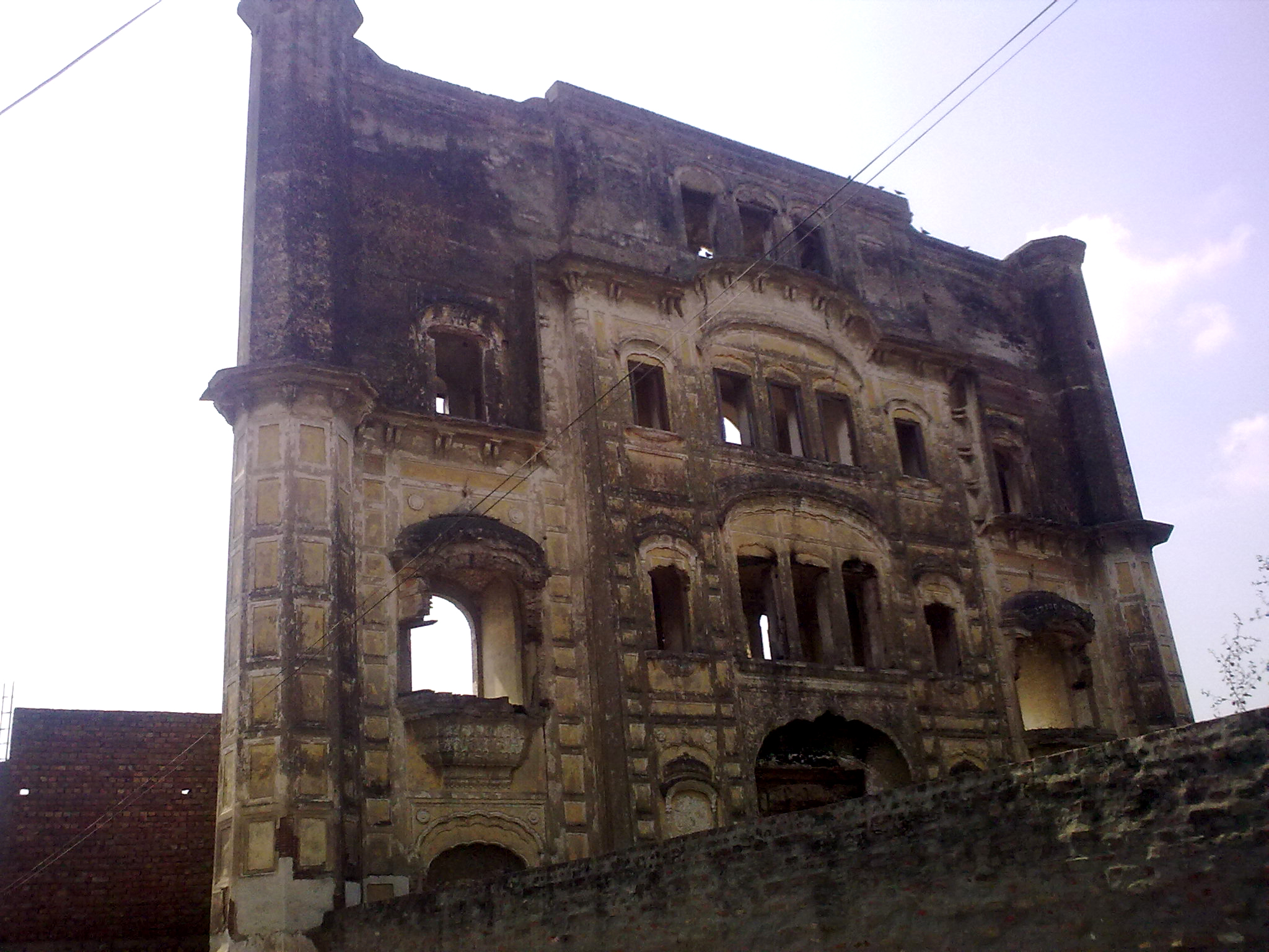 Crumbling Haveli of Maharaja Jassa Singh Ahluwalia, In Kapurthala.jpg