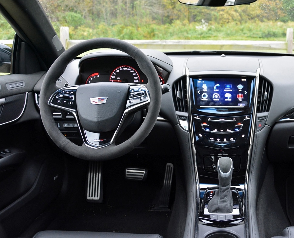 Cadillac ATS-V Coupe (2017) Cockpit
