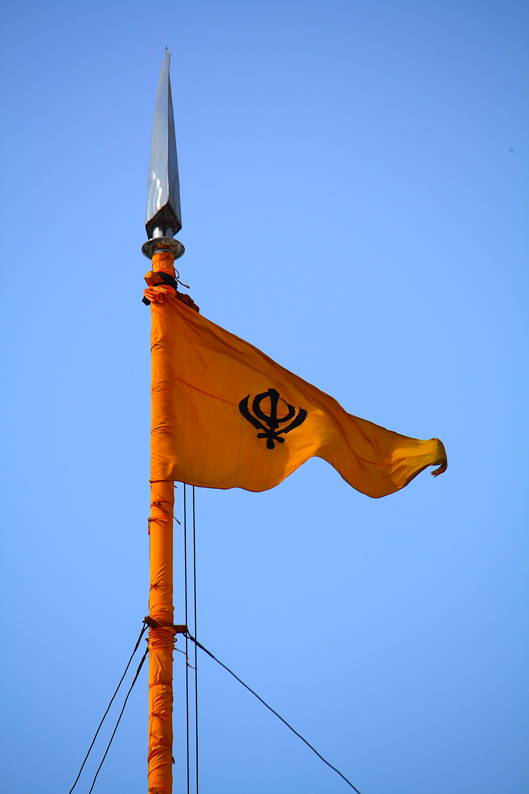 Nishan Sahib by flickr Aksveer.jpg