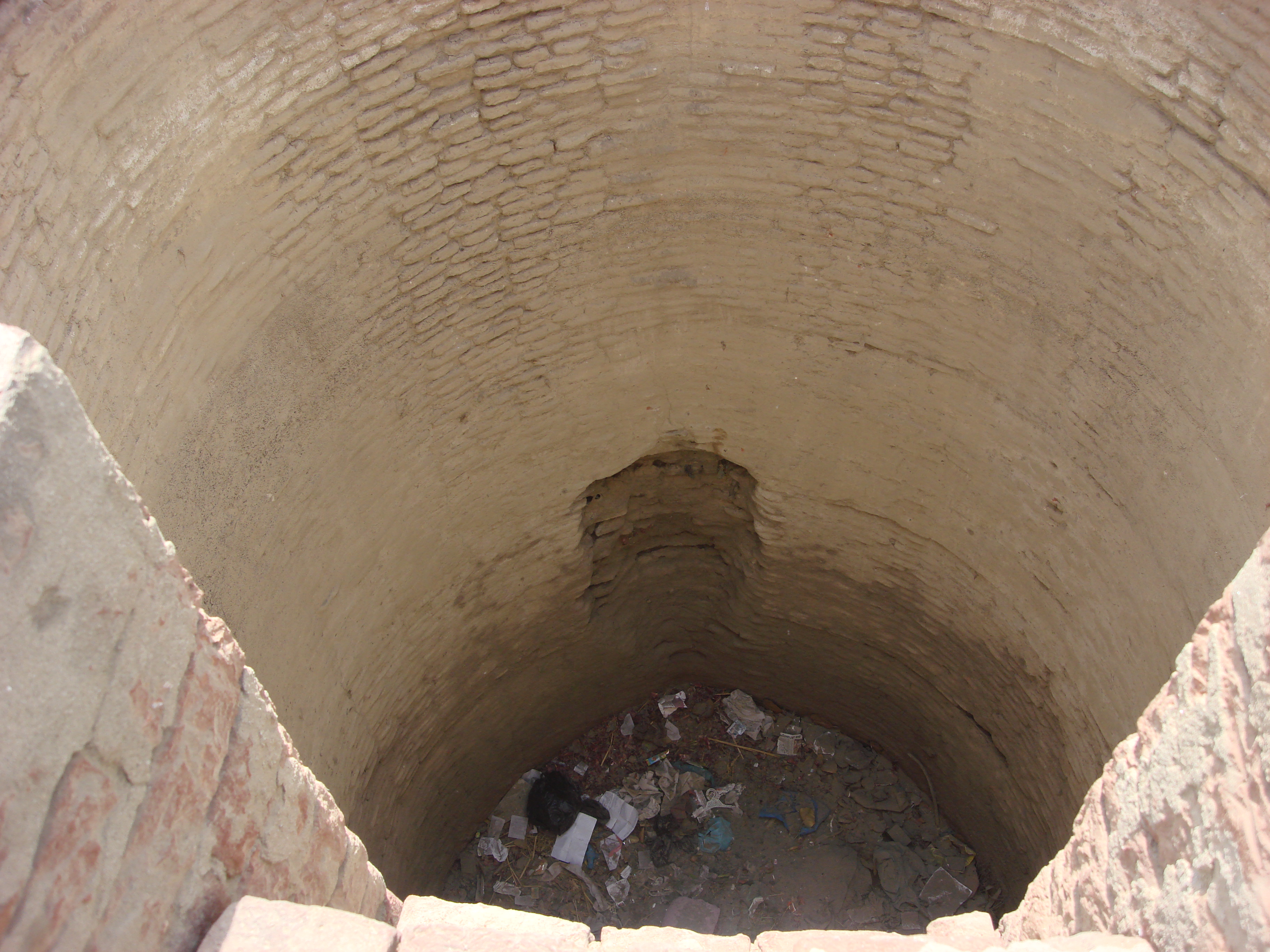 19th century well, in village Mudki, district Firozpur.jpg