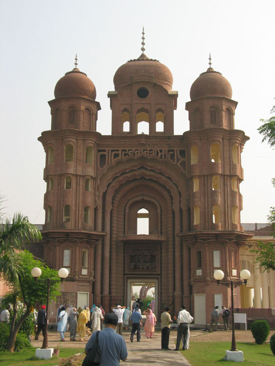 Rorrisahib(While guru nanak captured by babar).jpg