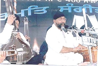 Uttam Singh Performing Kirtan At Punjab University, Chandigarh