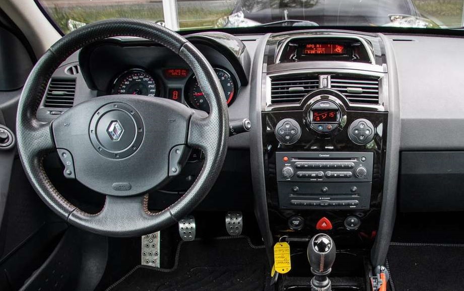 Renault Megane RS 225 (2006) Cockpit