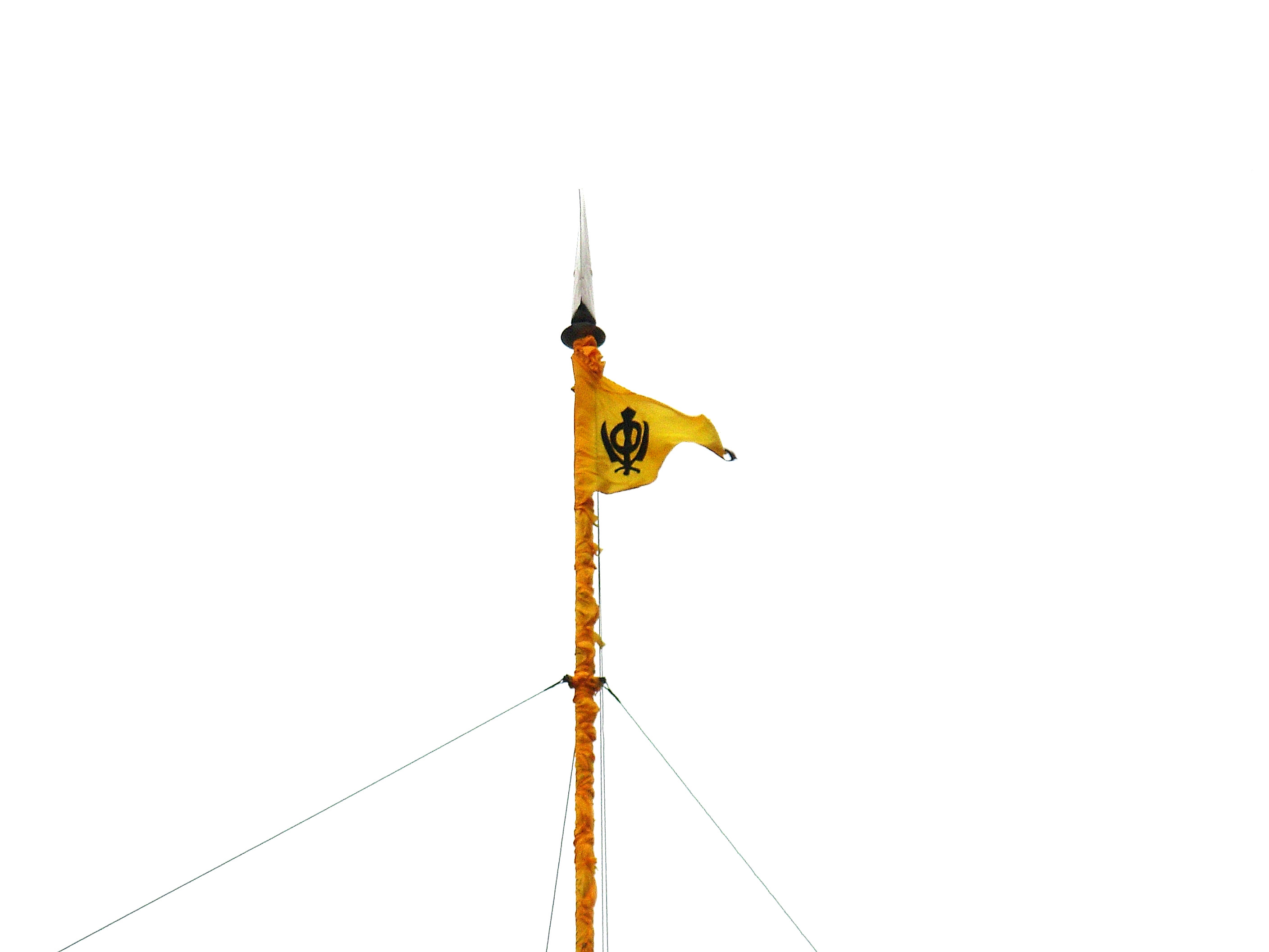 Nishan Sahib by flickr Harshdeep Singh Rapal.jpg