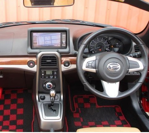 Daihatsu Copen Robe (2014) Cockpit