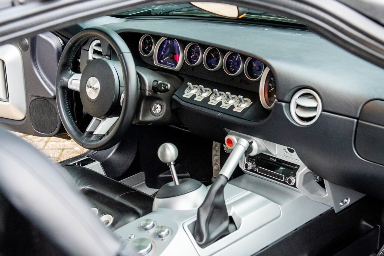 Ford GT (2006) Cockpit