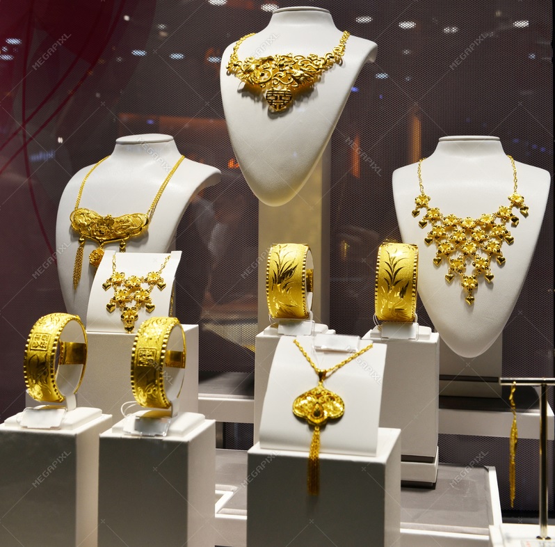 File:Gold Jewellery 1.jpg