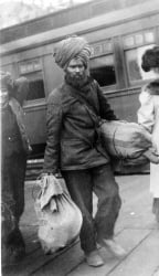 Sikh with two bagsin Vancouver 1900 ~ 1910 University of Washington Libraries, Special Collections.Negative no: UW15673