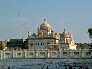 Samadh of Maharaja Ranjit Singh (Lahore Fort).jpg