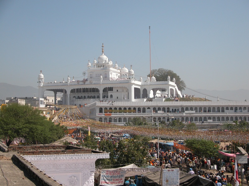File:Anandpur Sahib at Hola Mahala.jpg