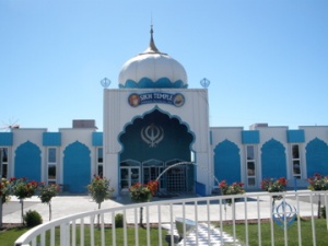 Entrance Sikh Temple Gurdwara, Yuba City.jpg
