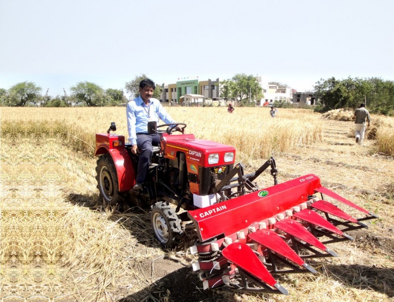 File:Indian Tractor for Atta Field.jpg