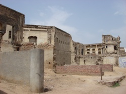 Large 18th century Haveli in Ruins in village Mudki, district Firozpur, Punjab.jpg