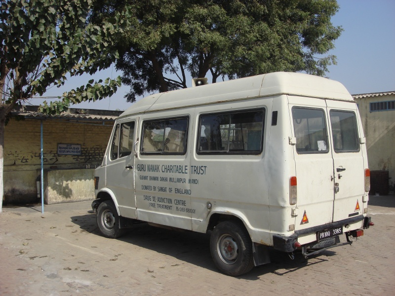 File:Gurmat bhavan charity vehicles.jpg