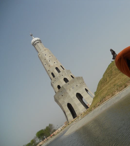 File:Water View with Banda Bahadur Fateh Burj.JPG