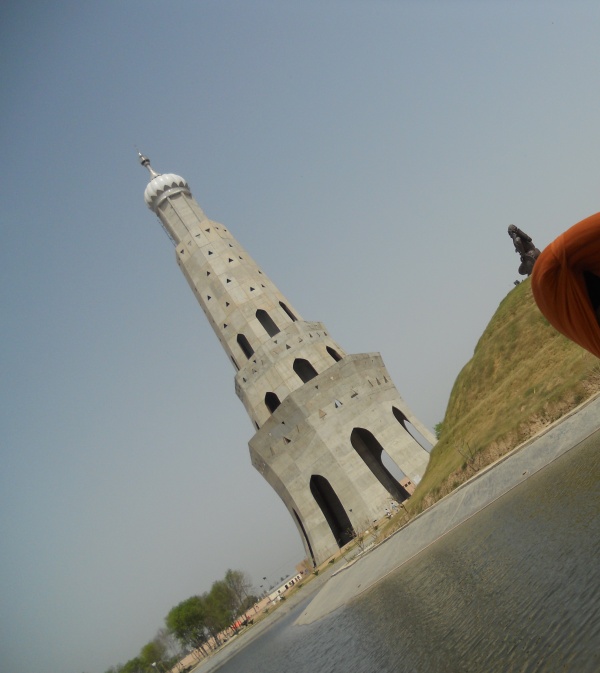 Water View with Banda Bahadur Fateh Burj.JPG