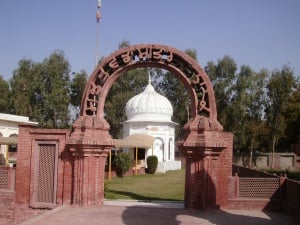 Gurdwara Rurri Sahib Eimanabad Gujranwala Pakistan - gate.jpg