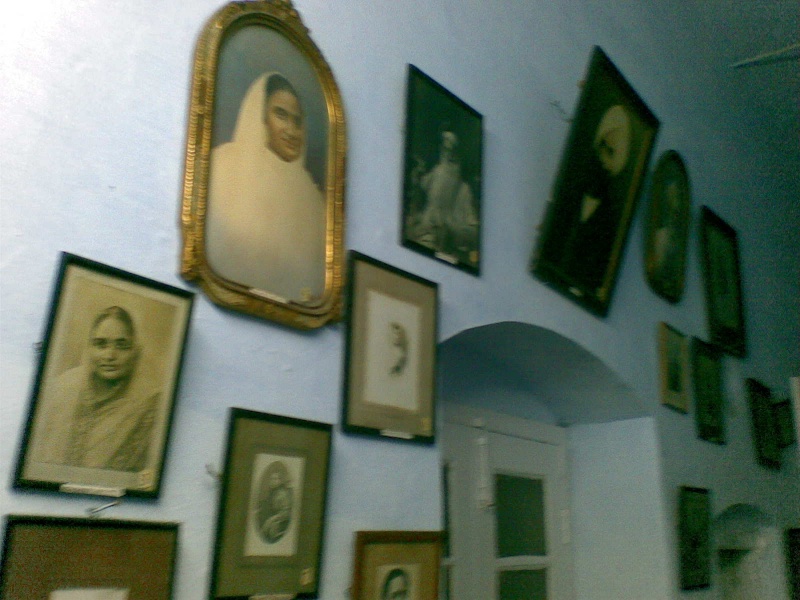 File:Family paintings of dr balbir singh.jpg