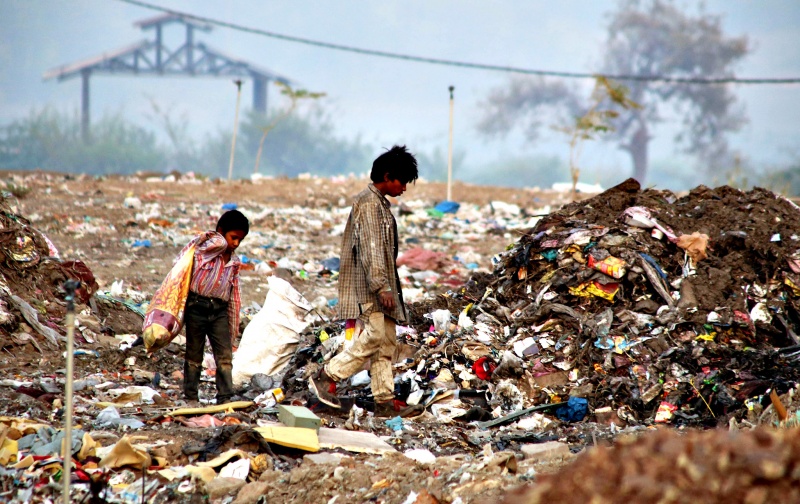 File:Gabage Dump Workers (Ramdasia).jpg