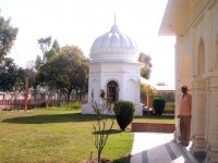 Inside Gurdwara Rurri Sahib Eimanabad Gujranwala Pakistan- dome structure.jpg