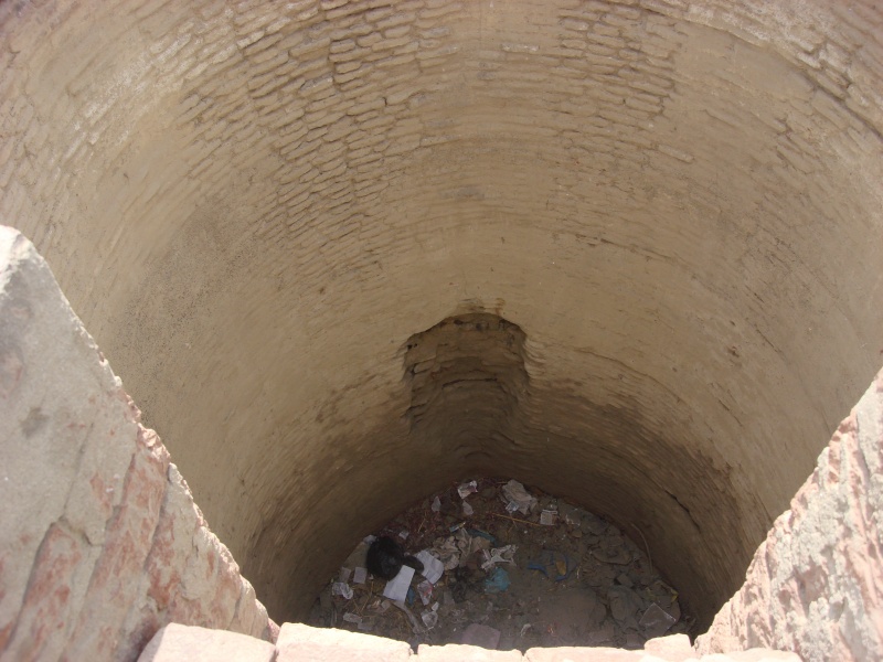 File:19th century well, in village Mudki, district Firozpur.jpg